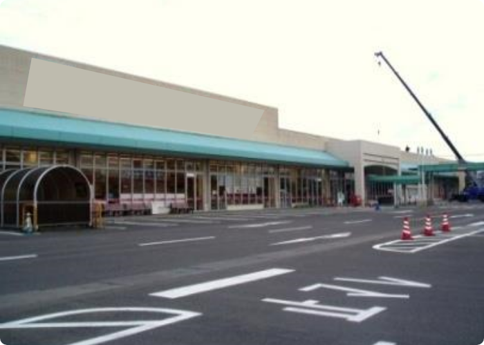 福島県　大手スーパーマーケット 施工箇所：ガルバリウム鋼板屋根 10600 ㎡ N 95)